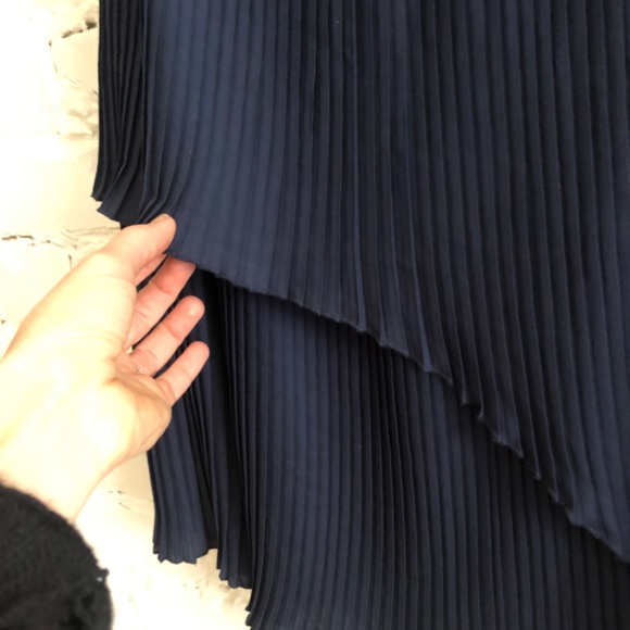 Pleated skirt - Picture 2 of 6